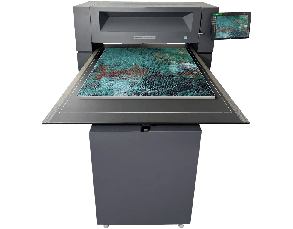 Large format contact-free art scanner SmartLF ivo 6000 with teal original on the table being scanned Large format contact-free art scanner SmartLF ivo 6000 with teal original on the table being scanned